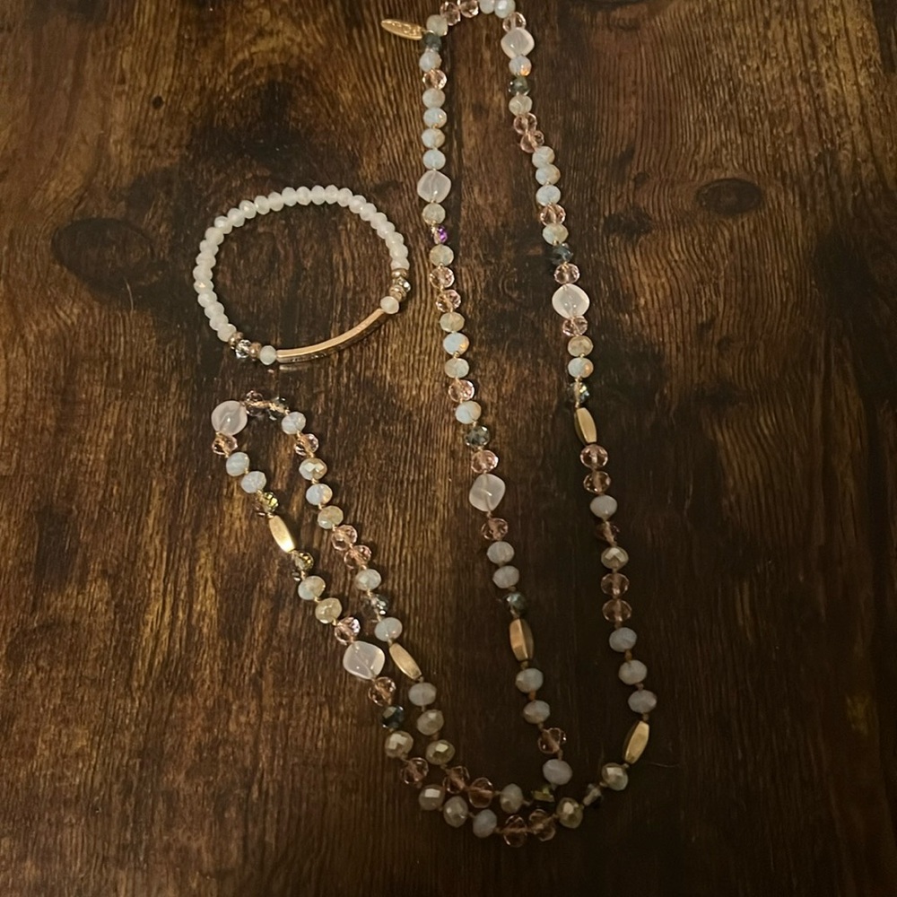 Plunder beaded necklace and bracelet set